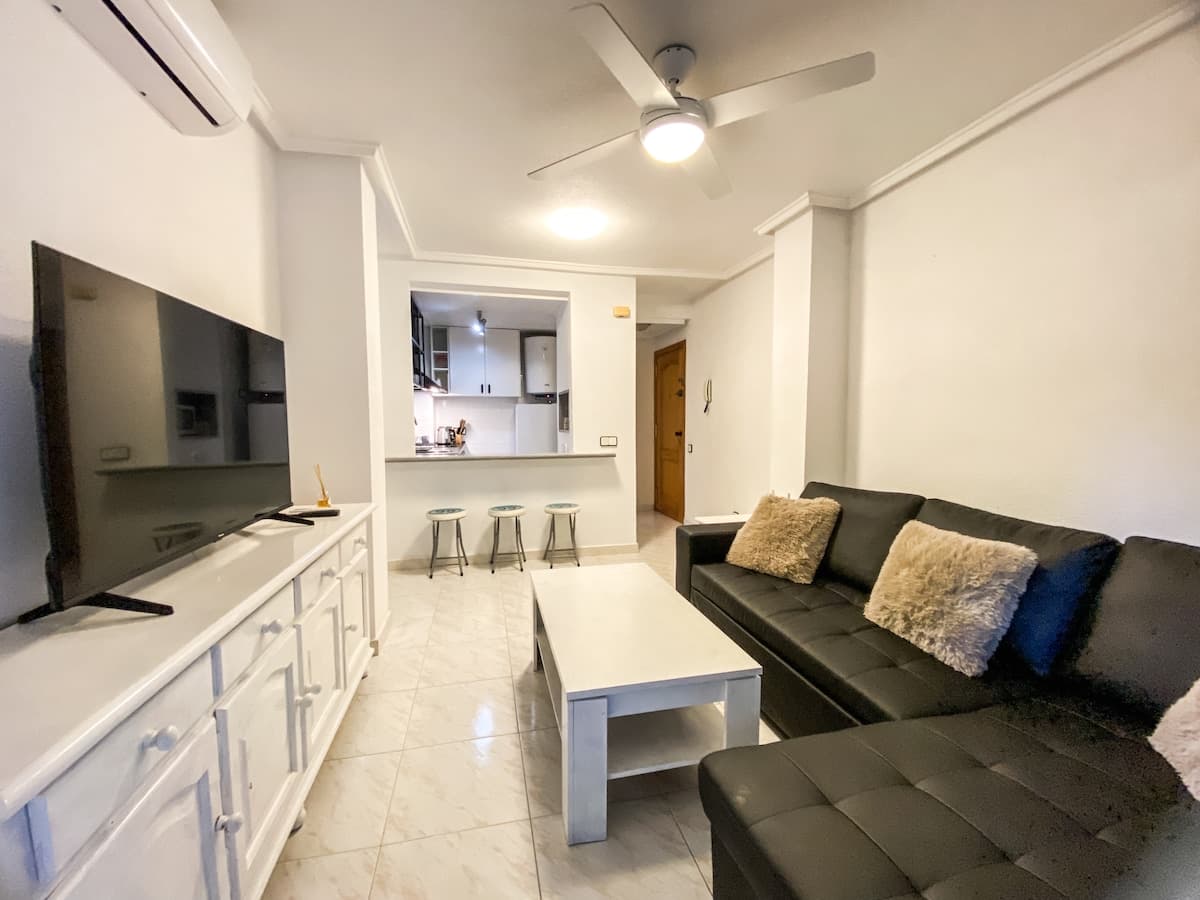 Apartamento en planta baja · Piscina y terraza soleada