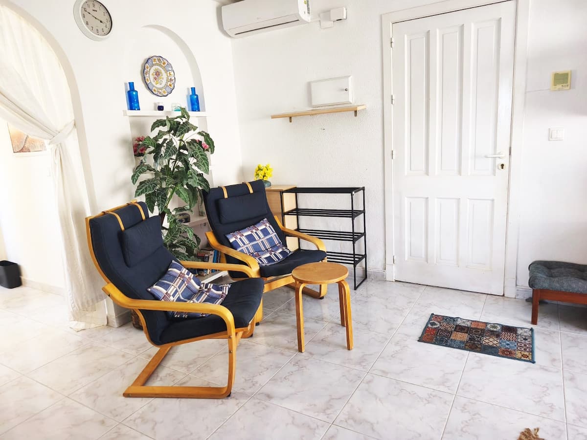 Piscina y terraza · Zona tranquila · Soleado